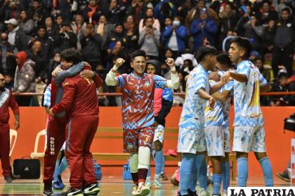 Al final del partido la alegría de los orureños fue desbordante /Emilio Castillo
