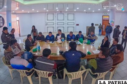 Reunión entre autoridades ediles y trabajadores / GAMO