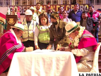 Momento de la firma de los convenios / LA PATRIA