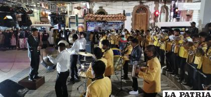 Variedad de ritmos fueron parte de la retreta de aniversario de la banda Súper Ardientes Oruro /LA PATRIA  