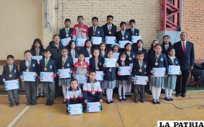 Todos los estudiantes recibieron el certificado de participación /LA PATRIA
