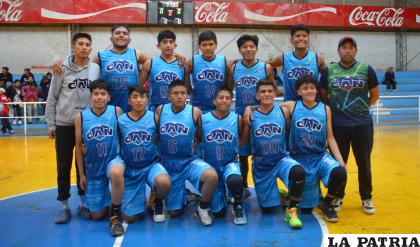 Integrantes de CAN gallardo campeón del baloncesto en Cadetes /LA PATRIA