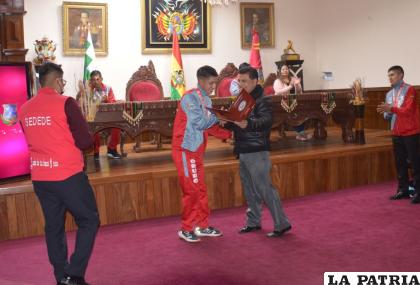 Los jugadores recibieron certificados de reconocimiento de parte de la Gobernación /LA PATRIA
