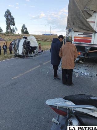  El camión del lado derecho de la foto y el ??surubí? de fondo /APG
