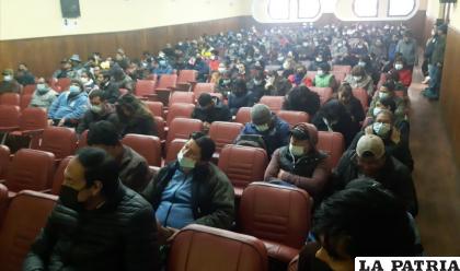 Trabajadores de la UTO cumplen paro de 24 horas /LA PATRIA 
