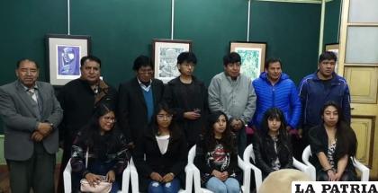 Expositores e invitados luego del acto de inauguración /Cortesía  