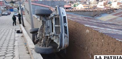 El conductor olvidó activar el freno de mano provocando que el coche se deslice 
/LA PATRIA