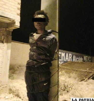 El implicado fue atado a un poste tras ser identificado robando /LA PATRIA
