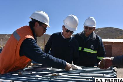 Ministro Villavicencio feliz por los resultados de Carangas /ABI