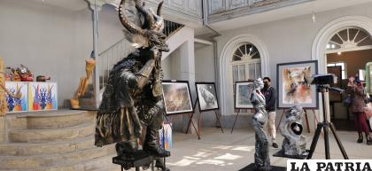 Estatuas vivientes le dieron un toque especial a la exposición 
/LA PATRIA