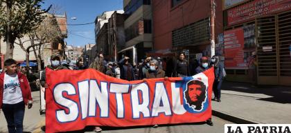 Marcha de trabajadores de Sintrauto por el centro de la ciudad /LA PATRIA
