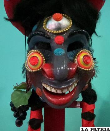 La vestimenta de María Antonieta, personaje protagonista de la danza de la morenada /LA PATRIA