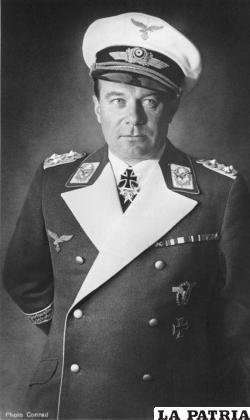 Este militar alemán, además de ser el principal promotor de los famosos aviones Stuka, los Junkers Ju 87, fue quien sugirió el uso de las boyas que terminarían salvando la vida de muchos pilotos caídos en el mar /CORDON PRESS
