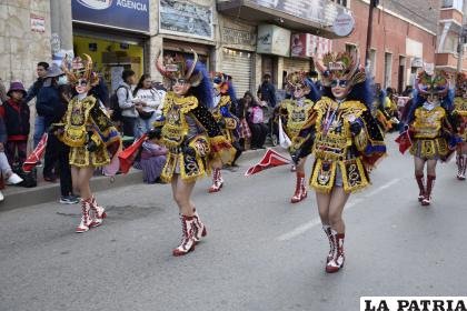 Las diablesas de la Diablada Ferroviaria, siempre esperadas por el público
