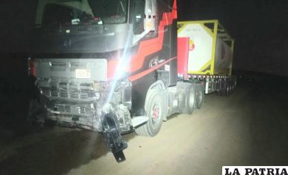 El tráiler con daños materiales /CORTESÍA