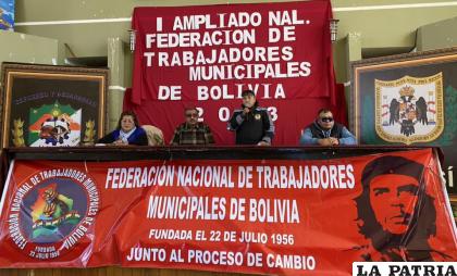 Ampliado de trabajadores municipales del país /Erbol