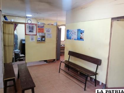Familias reciben atención en una posta sanitaria /LA PATRIA