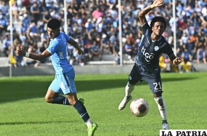 Denilson Durán y Ramiro Ballivián en la acción /APG