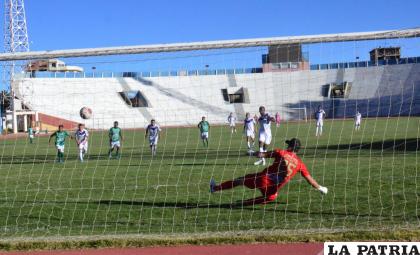 Palacios anota desde el punto penal para ampliar la cuenta /LA PATRIA