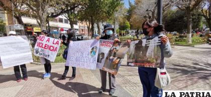 Plantón simbólico en apoyo a víctimas de agresiones sexuales /LA PATRIA