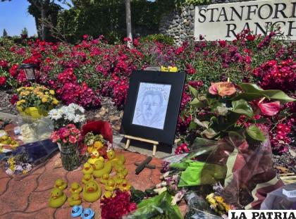 Un altar en honor a Rivara, el hombre que murió atropellado /AP