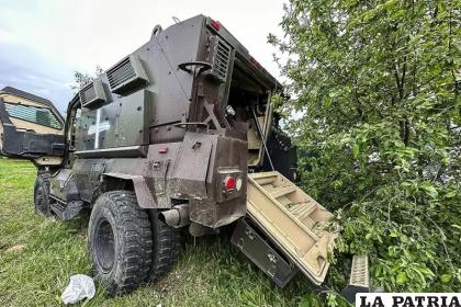 Vehículo militar blindado dañado, tras combates en la región rusa de Belgorod. /Canal de Telegram del gobernador de Belgorod vía AP