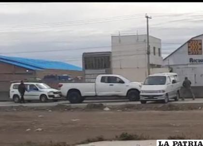 La camioneta blanca es buscada por fuerzas del orden /LA PATRIA