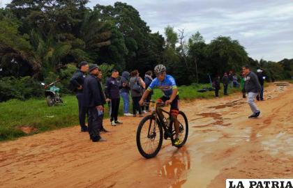 La ruta quedó anegada y pese a ello, Marco Alcon logró una medalla /ADCO