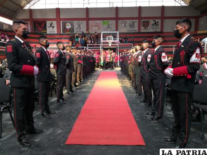 Estudiantes de sexto de secundaria del colegio Saracho durante el acto /LA PATRIA