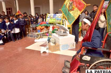 Acto de entrega de equipos por el Ministerio de Educación, ayer en la Gobernación