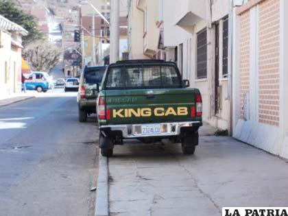 La acera es para los peatones y la calzada para los vehículos