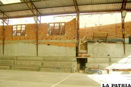 Construcción que no fue concluida desde hace dos años en el Colegio Ignacio León