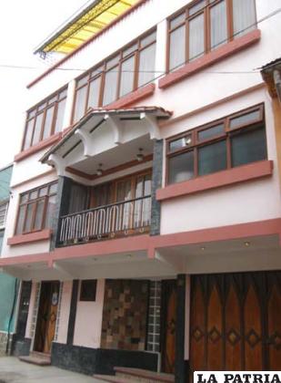 Edificio del club San José, se encuentra vacío y abandonado