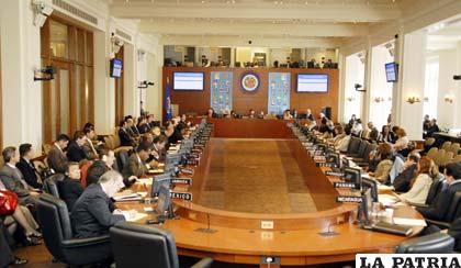 Sesión de la Asamblea General de la OEA, escenario en el que Bolivia reivindicará la causa marítima
