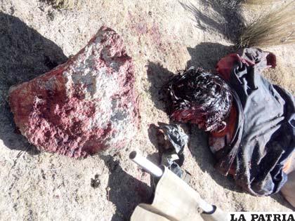 La piedra, presunto objeto que acabó con la vida del sujeto no identificado junto al cadáver