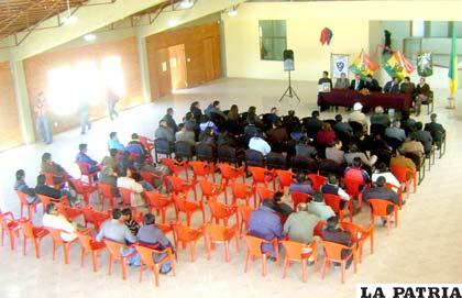 Amplio comedor universitario tiene capacidad para más de 1.000 comensales 