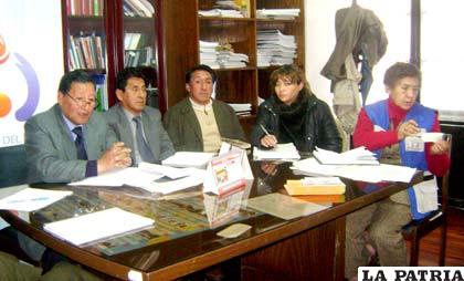Reunión interinstitucional en ambientes de la Defensoría del Pueblo