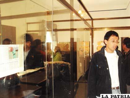 Trabajos al interior de la Asamblea Departamental, la división de ambientes es con paneles vidriados