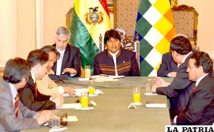 Evo Morales convocó a jueces y legisladores para tratar sobre las nuevas leyes que serán proyectadas