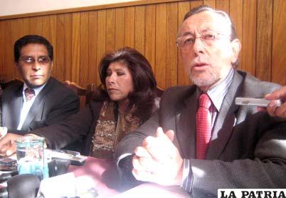 Conferencia de prensa, donde el jefe Nacional del MSM, Juan Del granado, dio el plazo a los dos concejales para que se retracten de su accionar