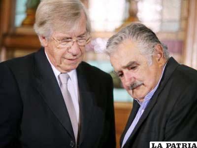 José Mujica (d) y Danilo Astori (i) se reunieron anoche en privado para tratar de limar asperezas