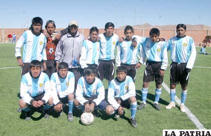 Equipo de fútbol del colegio Andrés de Santa Cruz