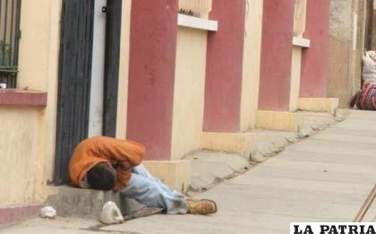 Morales anuncia ley para evitar el alcoholismo que afecta sobre todo a la juventud boliviana