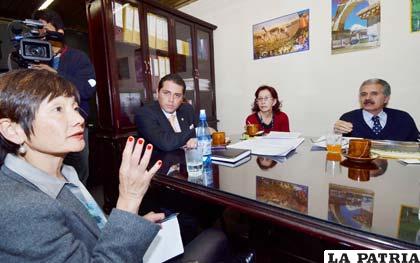 Yoriko Yasukawa recibió a opositores al Gobierno