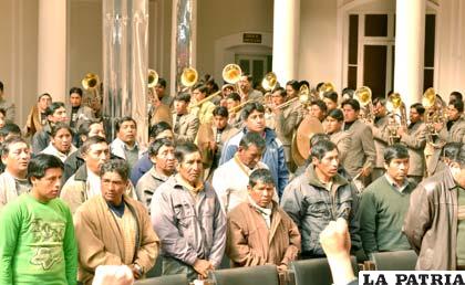 Trabajadores que recibieron el aval del Gobierno 