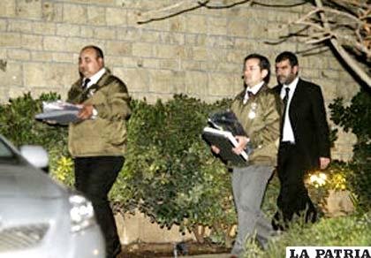 La policía chilena allanó el domicilio de al menos siete gerentes y ex directores de la empresa de tiendas de venta al detalle La Polar