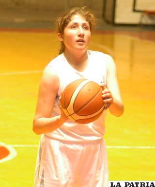 Romina Rodríguez una destacada orureña en el basquetbol