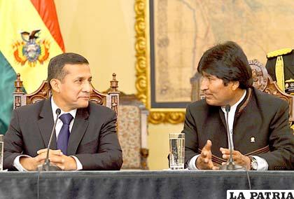 El presidente electo del Perú, Ollanta Humala, visitó a Morales pero no quiso asistir a la celebración del Año Nuevo aymara