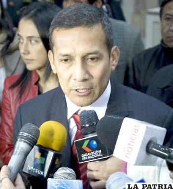 Presidente Ollanta Humala a su llegada a Bolivia