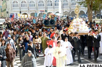 Los católicos bolivianos se nutrieron con el alimento espiritual que es el “cuerpo de Cristo” o Corpus Christi